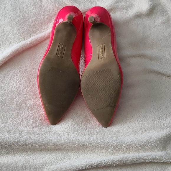 Shoes - Picture 5 of 6